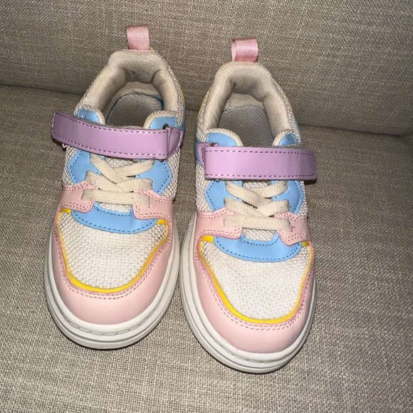 SHEIN Girls Color Block Velcro Skate Shoes - Picture 2 of 8